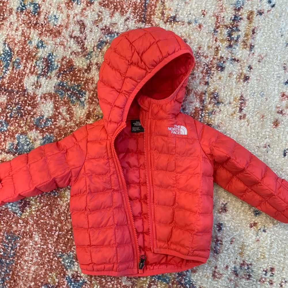 Kids' 6-12 months Thermoball Eco Hooded Jacket
THE NORTH FACE